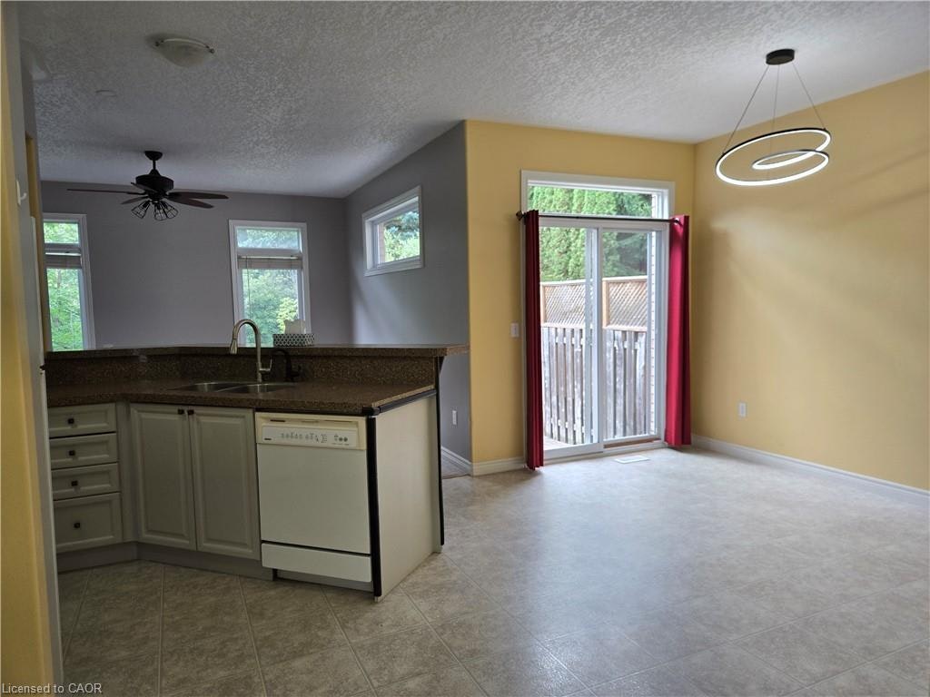 555 Grasslands Court, Waterloo, ON, N2V 2R5 - 6