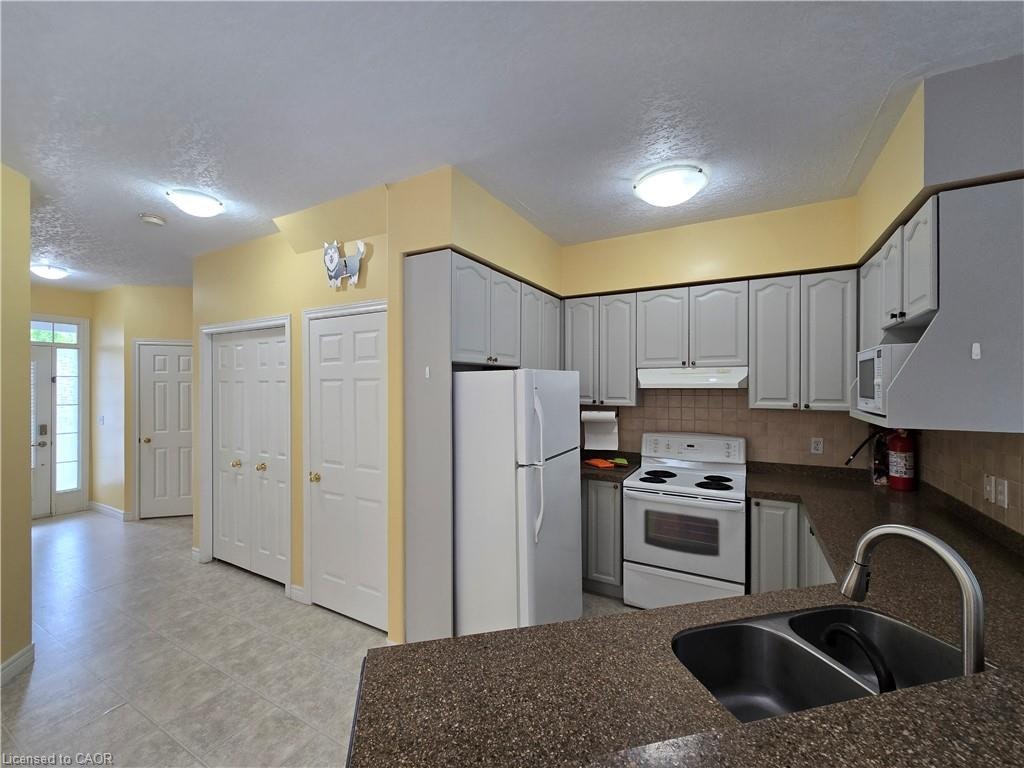 555 Grasslands Court, Waterloo, ON, N2V 2R5 - 4