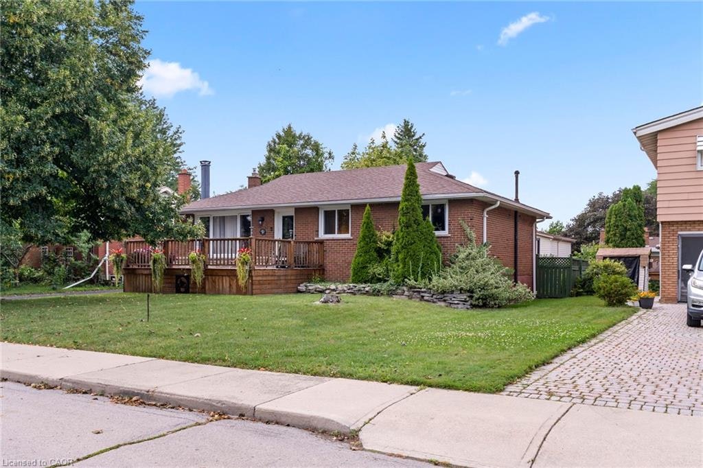 15 Collier Crescent, Hamilton, ON, L9C 3S7