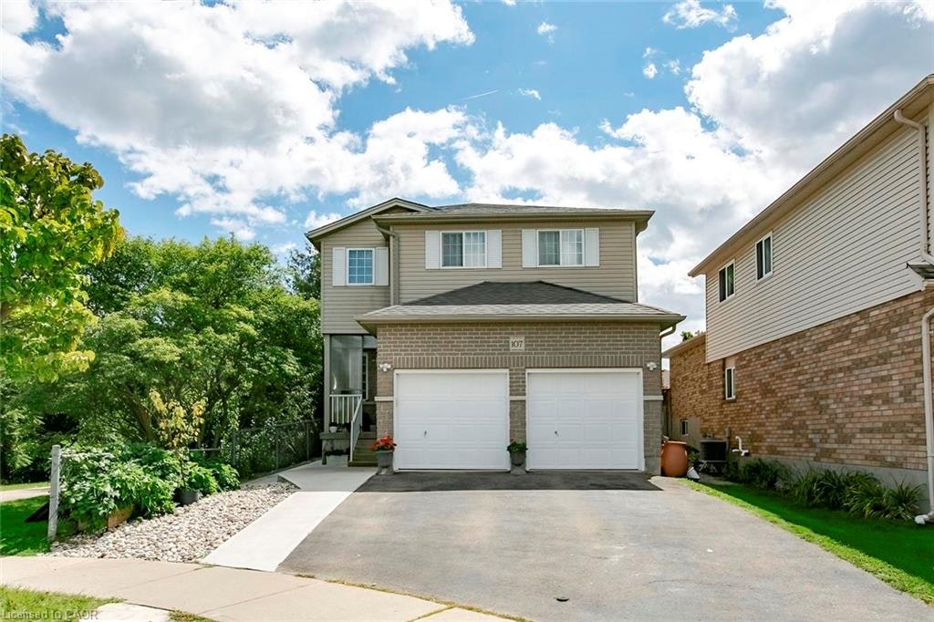 107 Glencliffe Court, Kitchener, ON, N2B 3X1