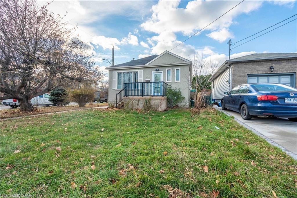 LOWER-204 Glow Avenue, Hamilton, ON, L8H 3W5