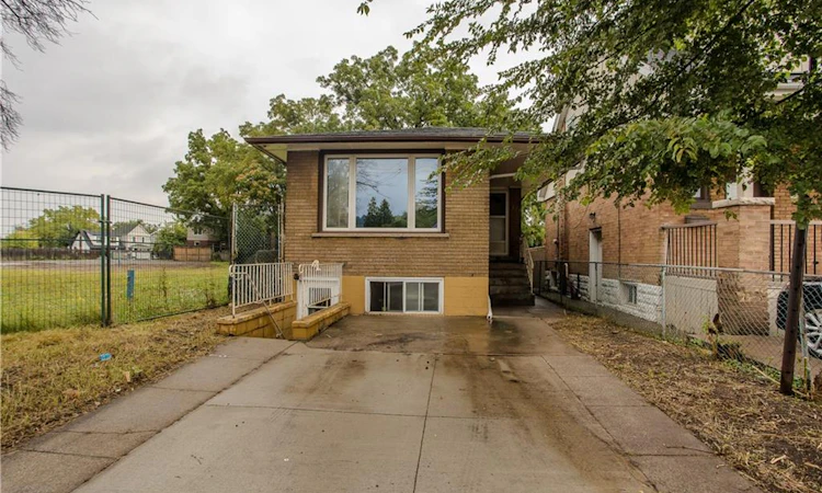 307 Dunsmure Road