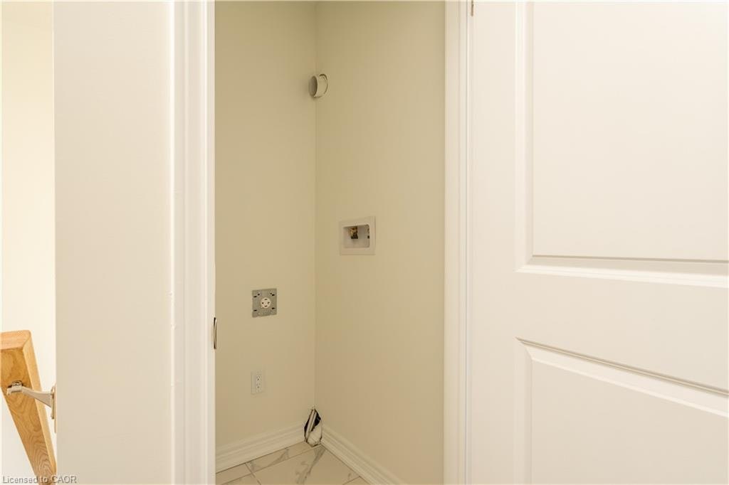 23 Dryden Lane, Hamilton, ON, L8H 0B6 - 28
