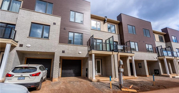 23 Dryden Lane, Hamilton, ON, L8H 0B6