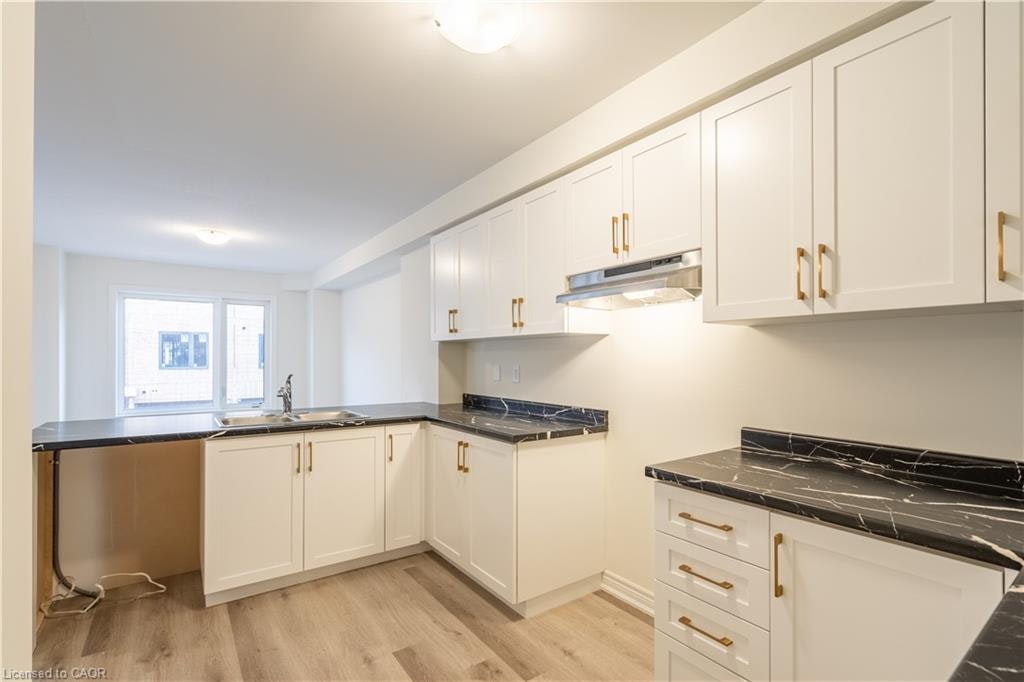 23 Dryden Lane, Hamilton, ON, L8H 0B6 - 24