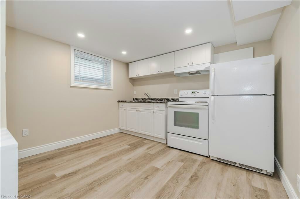 Lower-15 Edinburgh Road, Kitchener, ON, N2B 1M4 - 2