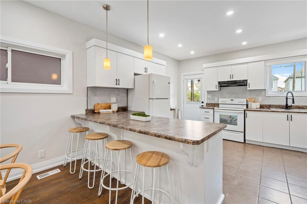 Upper-23 Somerset Avenue, Hamilton, ON, L8L 2L4 - 8