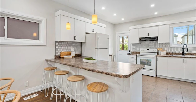 Upper-23 Somerset Avenue, Hamilton, ON, L8L 2L4 - 8