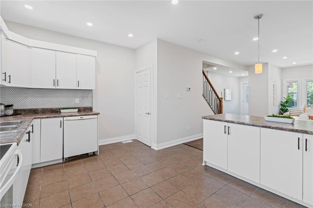 Upper-23 Somerset Avenue, Hamilton, ON, L8L 2L4 - 10