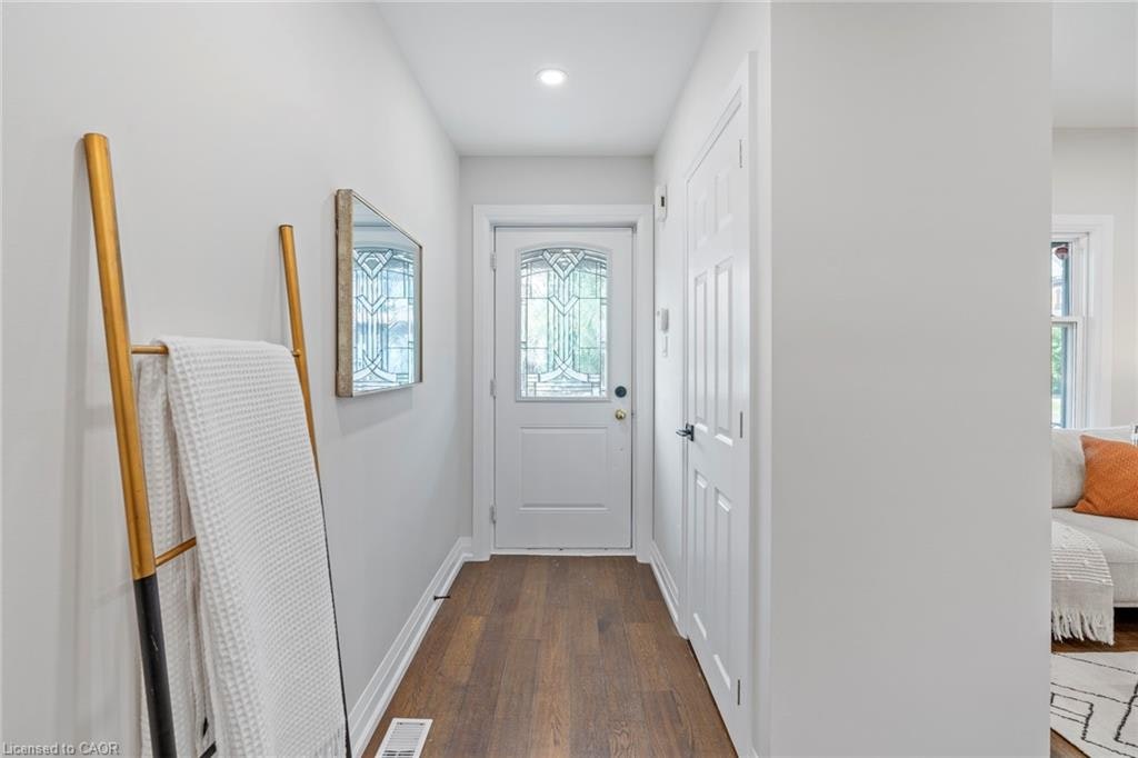 Upper-23 Somerset Avenue, Hamilton, ON, L8L 2L4 - 3