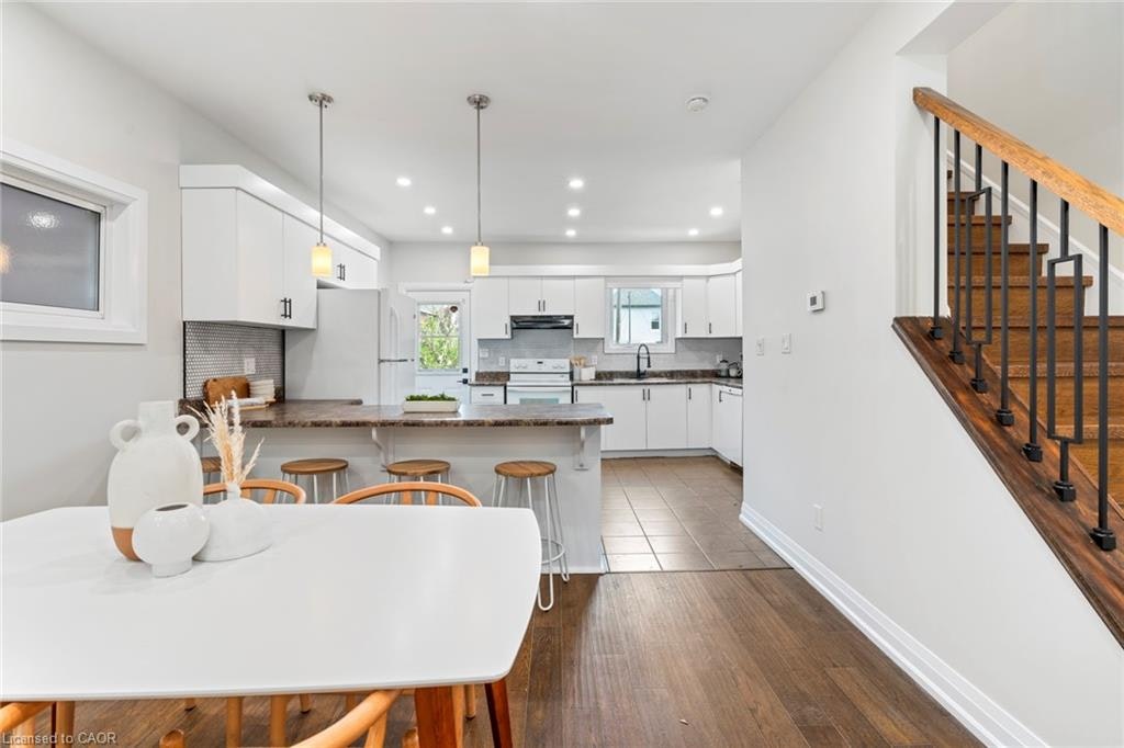 Upper-23 Somerset Avenue, Hamilton, ON, L8L 2L4 - 7