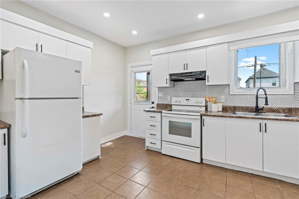 Upper-23 Somerset Avenue, Hamilton, ON, L8L 2L4 - 9