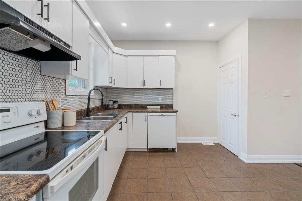 Upper-23 Somerset Avenue, Hamilton, ON, L8L 2L4 - 11