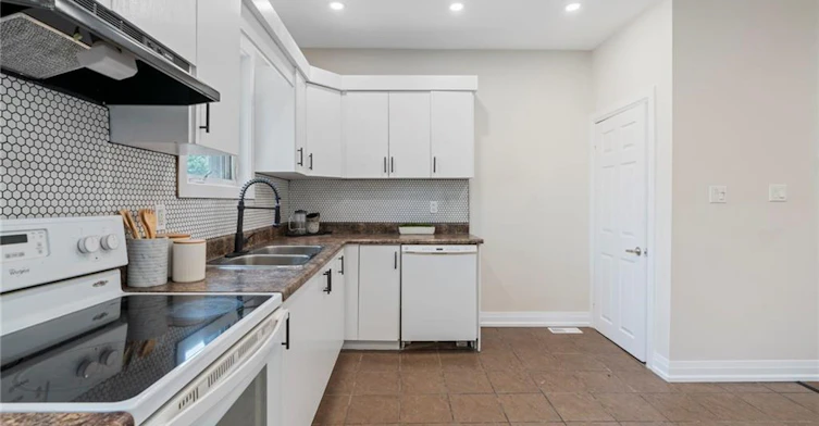 Upper-23 Somerset Avenue, Hamilton, ON, L8L 2L4 - 11