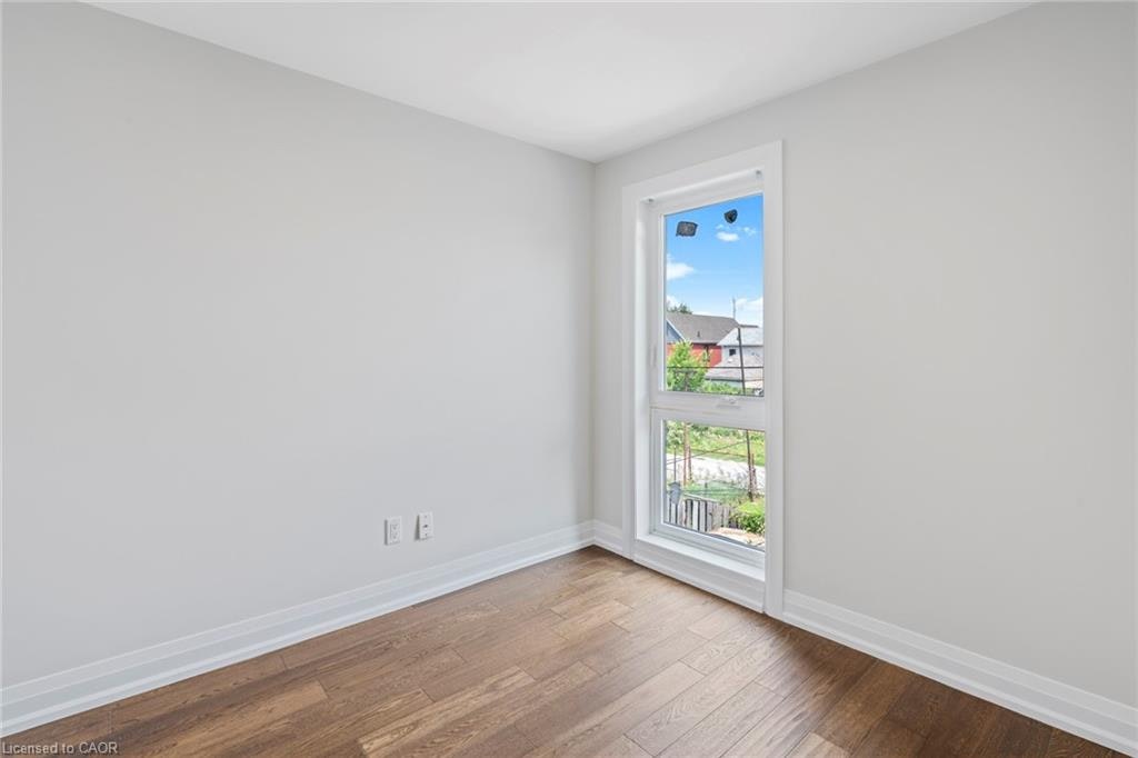 Upper-23 Somerset Avenue, Hamilton, ON, L8L 2L4 - 16