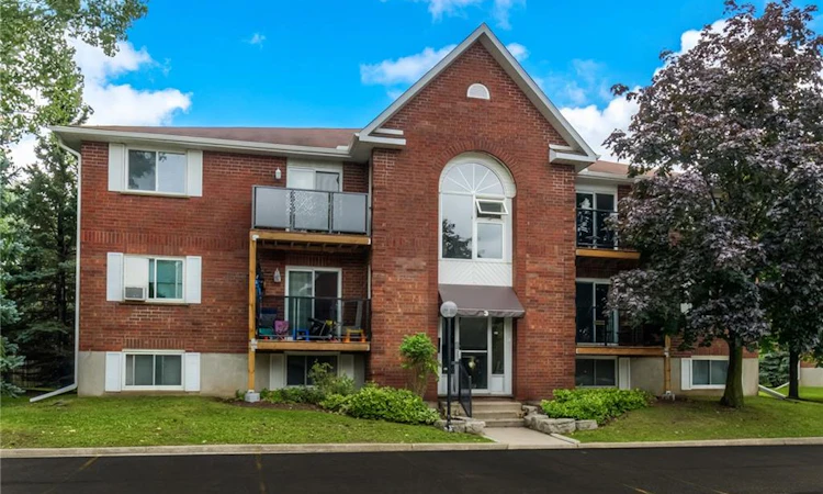 312-565 Greenfield Avenue