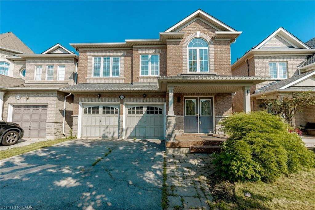 2452 Pathfinder Drive, Burlington, ON, L7L 6X9