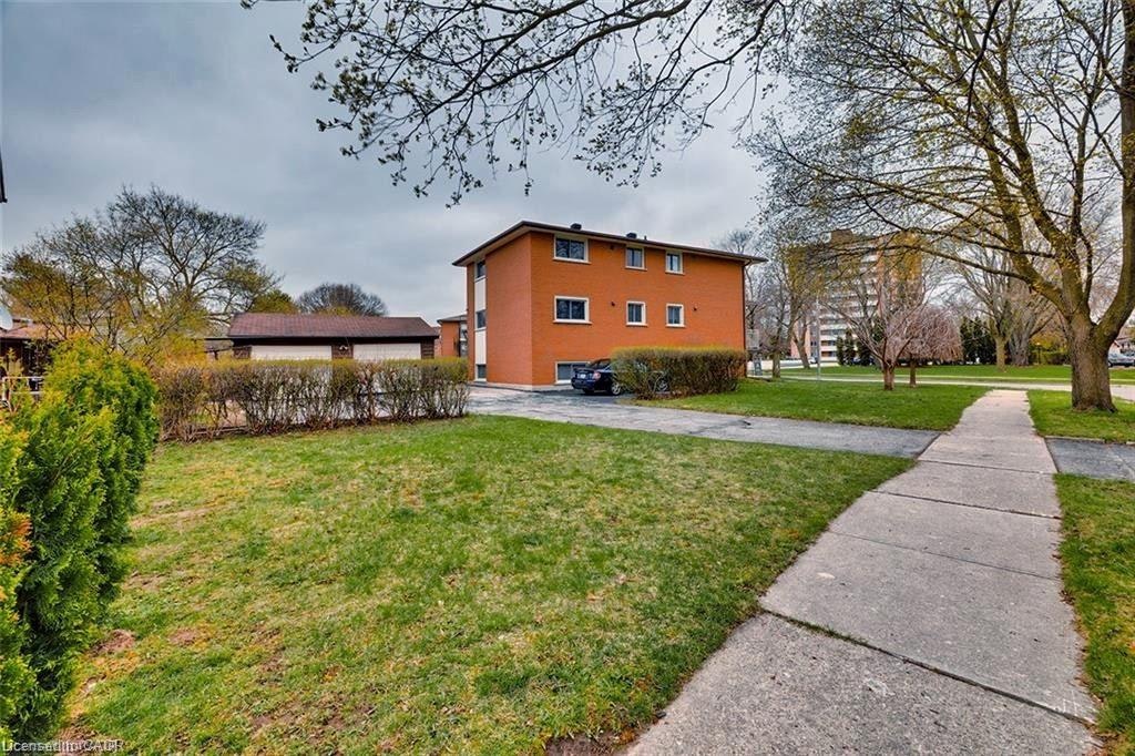 2-92 Confederation Drive, Kitchener, ON, N2B 2X8 - 2