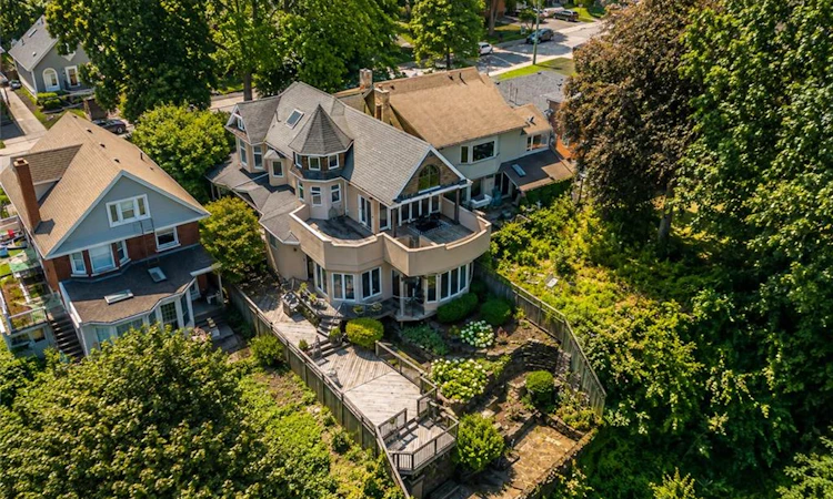 91 Mountain Park Avenue