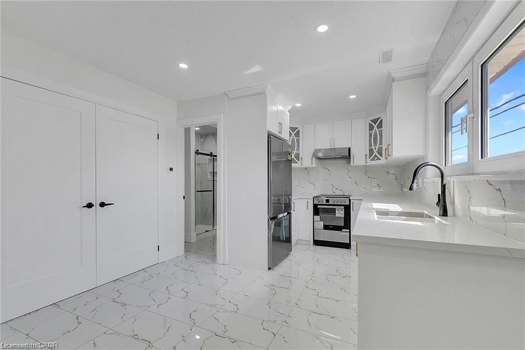 2-581 Lancaster Street W, Kitchener, ON, N2K 1M5 - 4