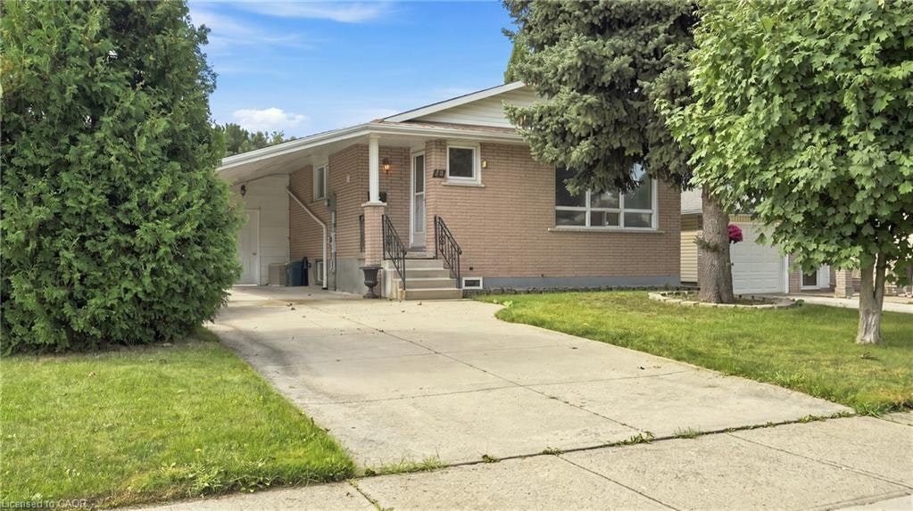 18 Glen Castle Drive, Hamilton, ON, L8G 2Z4