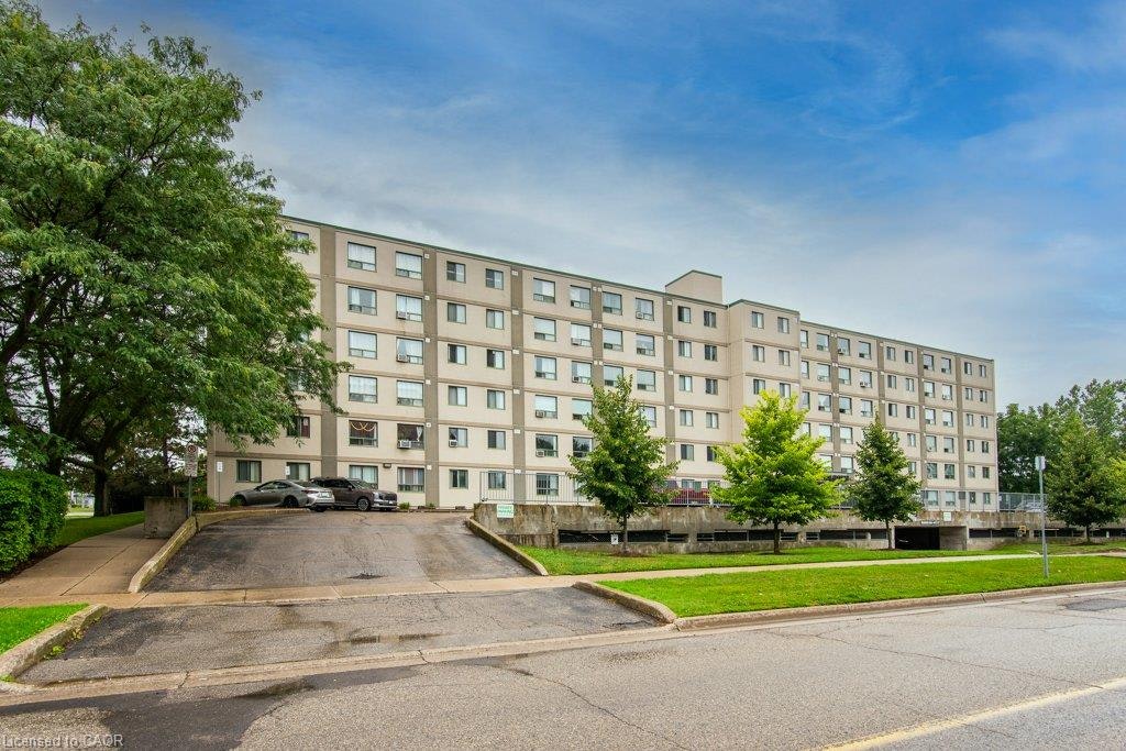 409-18 Holborn Court, Kitchener, ON, N2A 4A1
