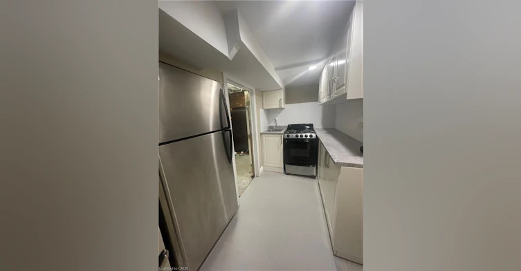 2 LOWER-73 Barnesdale Boulevard, Hamilton, ON, L8M 2V5