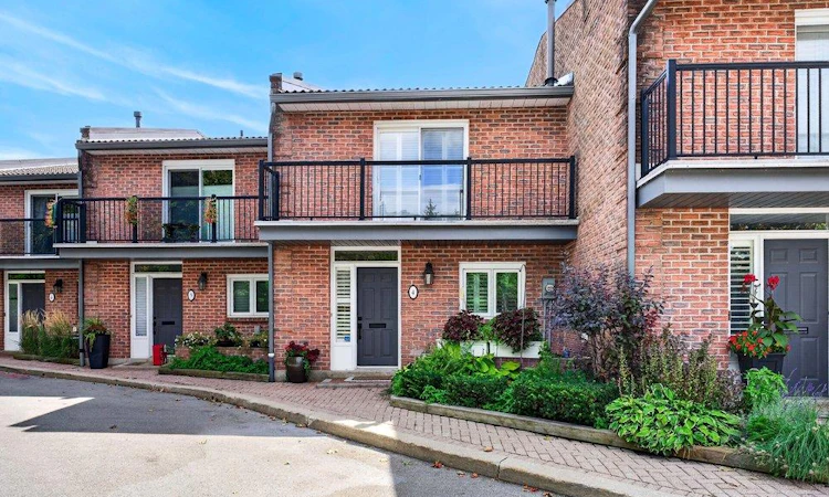 4-2136 Old Lakeshore Road