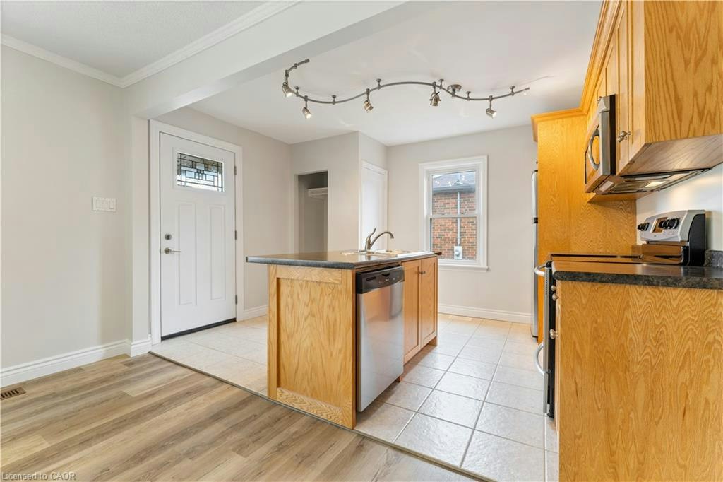 Main Floor-65 East 11th Street, Hamilton, ON, L9A 3T3 - 8