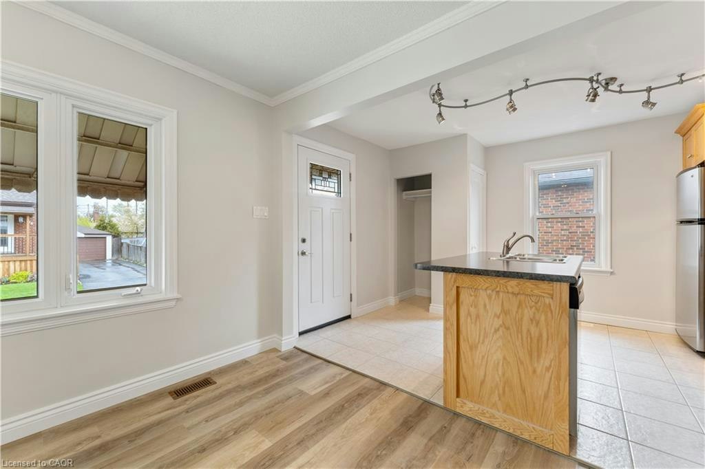 Main Floor-65 East 11th Street, Hamilton, ON, L9A 3T3 - 6