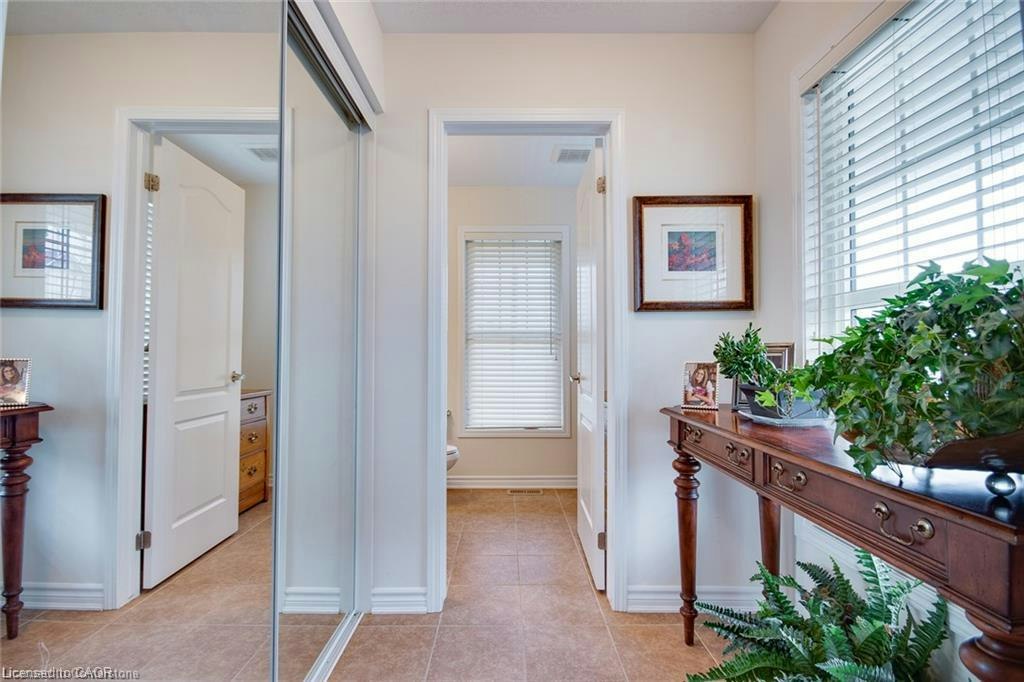 18 Blue Oak Street, Kitchener, ON, N2K 0K3 - 7