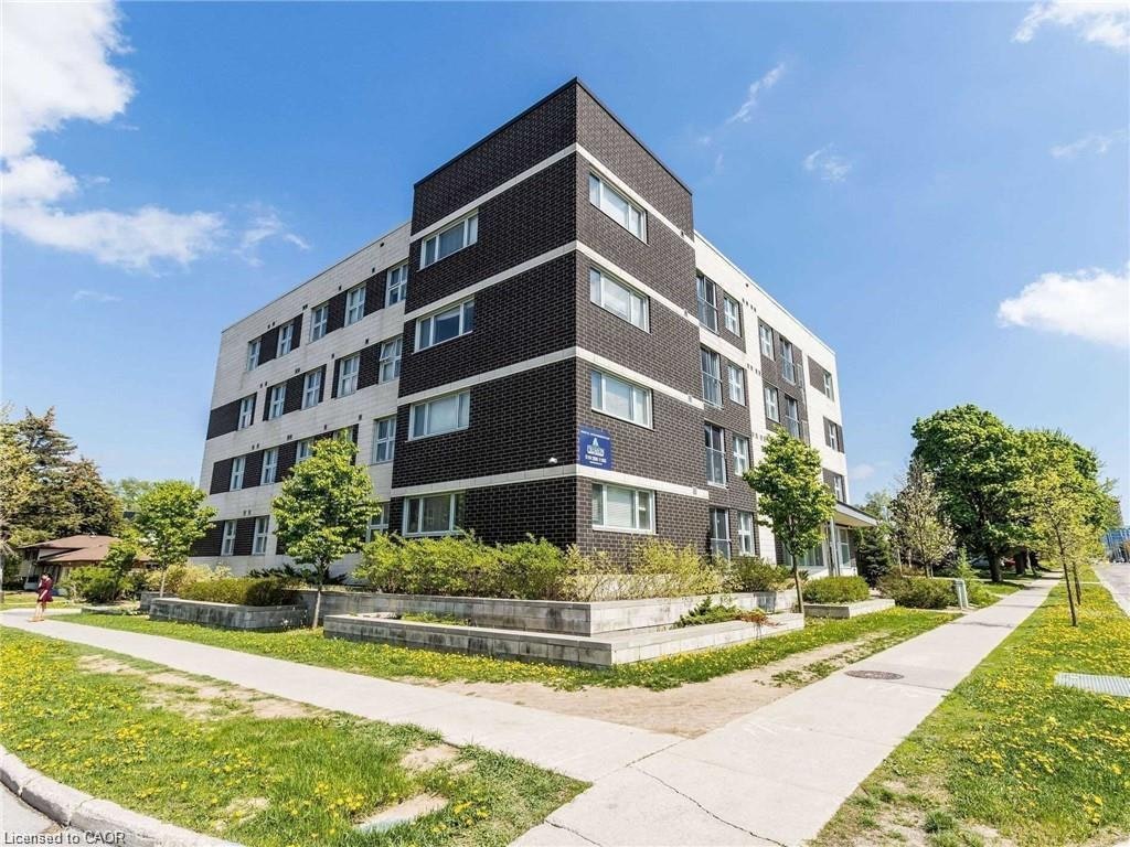 304-392 Albert Street, Waterloo, ON, N2L 3V1