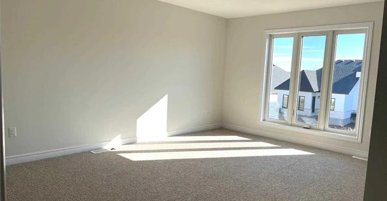 132 Doan Drive, Komoka, ON, N0L 1R0 - 3