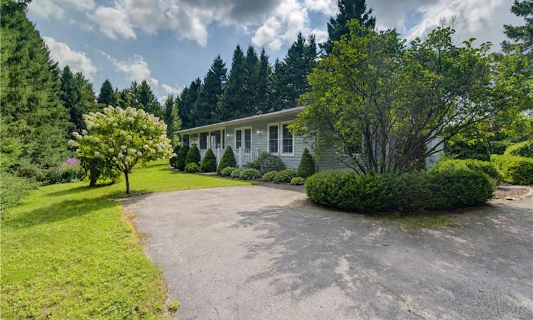 30 Grand Vista Crescent