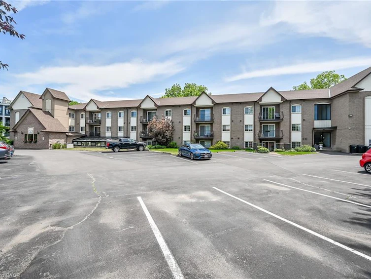 202-20 John Street, Grimsby, ON, L3M 1X5 - 3