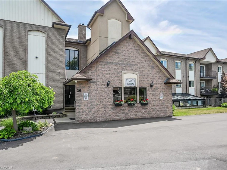 202-20 John Street, Grimsby, ON, L3M 1X5 - 2