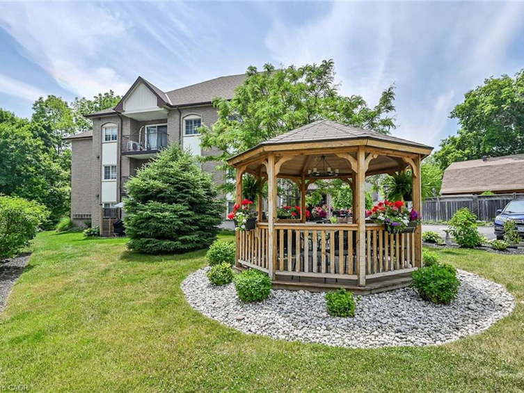 202-20 John Street, Grimsby, ON, L3M 1X5 - 23