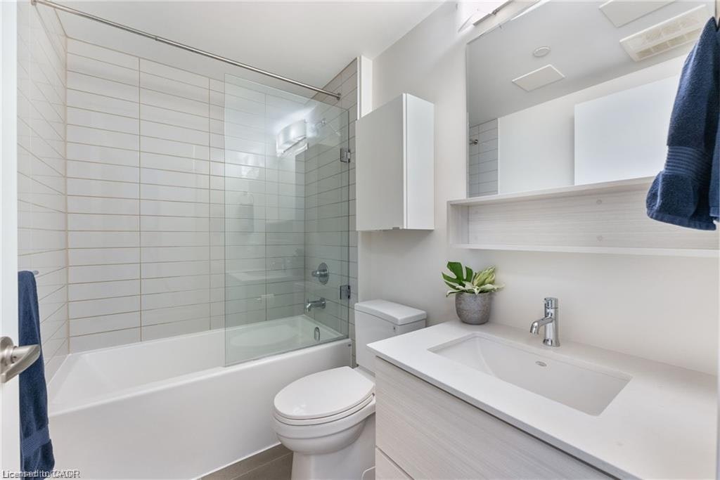 202-340 Plains Road E, Burlington, ON, L7T 0C2 - 6