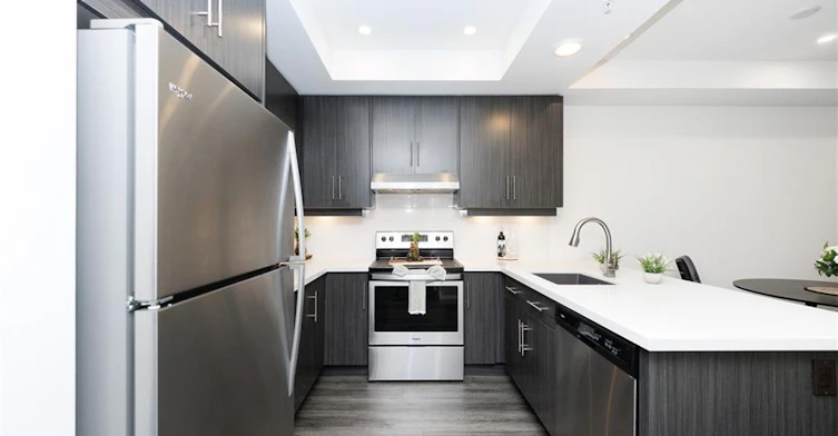 201-30 Hamilton Street S, Hamilton, ON, L8B 1V8 - 2