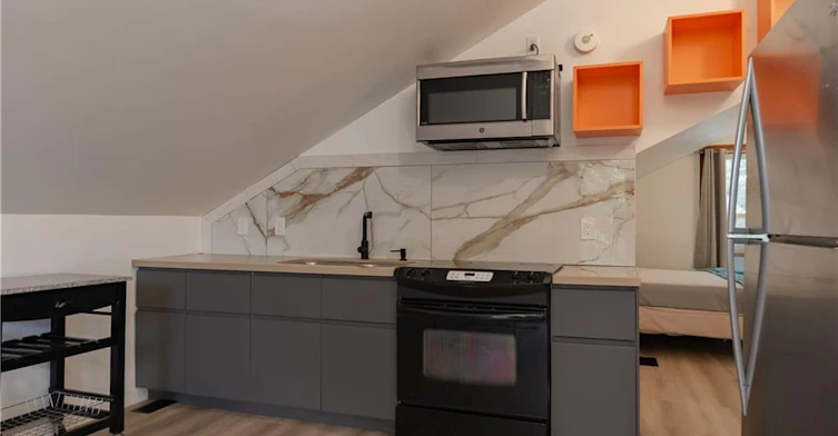 Upper-57 Rupert Court, Hamilton, ON, L8W 2Y8 - 2