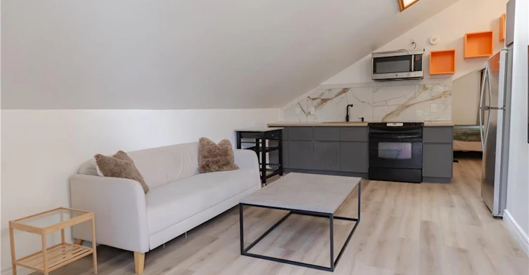Upper-57 Rupert Court, Hamilton, ON, L8W 2Y8