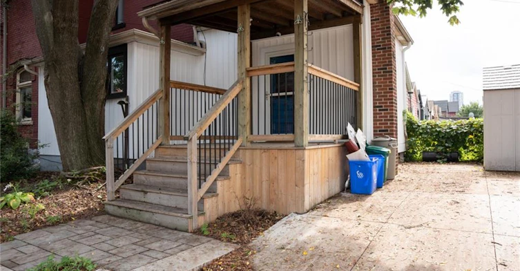 Main-115 Elgin Street, Hamilton, ON, L8L 4X9