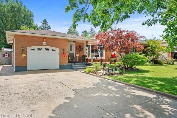 33 Meadowbrook Crescent, St. Catharines, ON, L2M 7G8