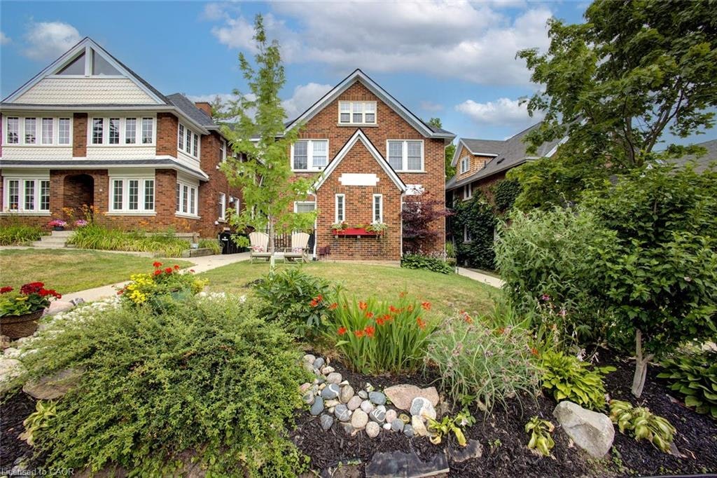 MAIN-96 John Street W, Waterloo, ON, N2L 1C1