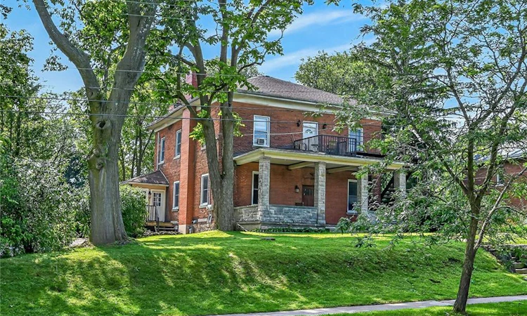 15 St David Street W
