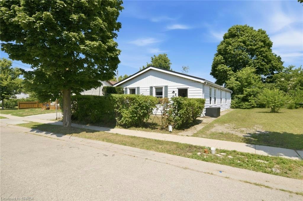 8 Russell Street, Brantford, ON, N3R 1Y7