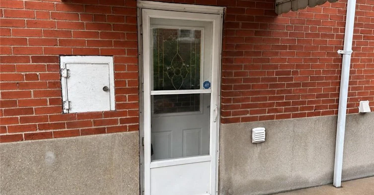 BASEMENT-131 East 42nd Street, Hamilton, ON, L8T 3A2 - 3