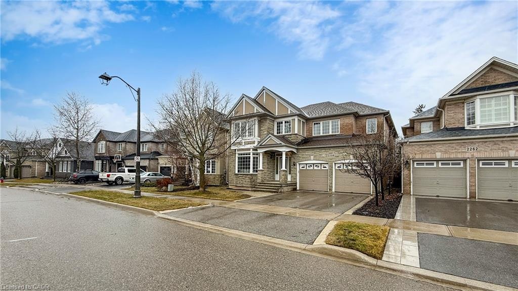 2258 Rochester Circle, Oakville, ON, L6M 5E1
