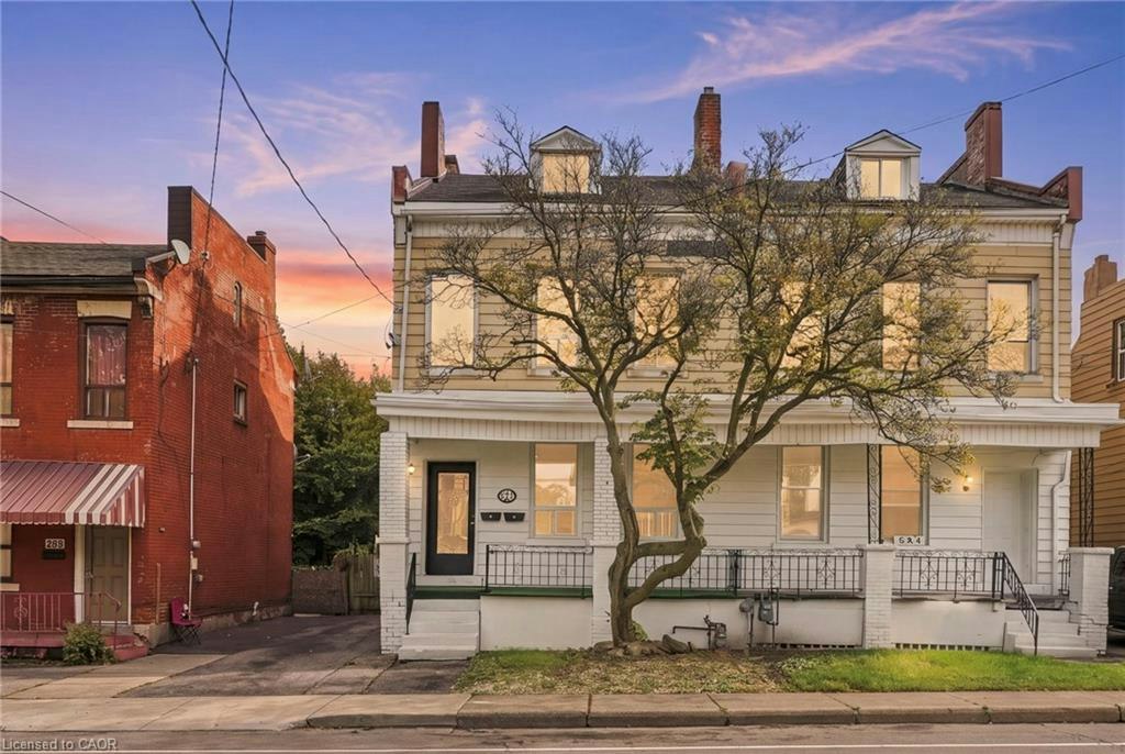 Upper-256 Bay Street N, Hamilton, ON, L8L 1M3