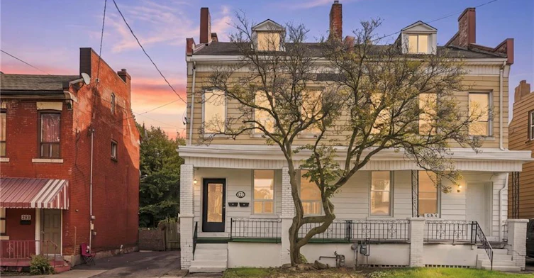 Upper-256 Bay Street N, Hamilton, ON, L8L 1M3